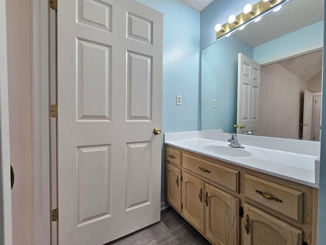 2210 STONE STREAM DR, Memphis, TN 38016