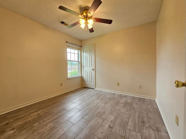 2210 STONE STREAM DR, Memphis, TN 38016