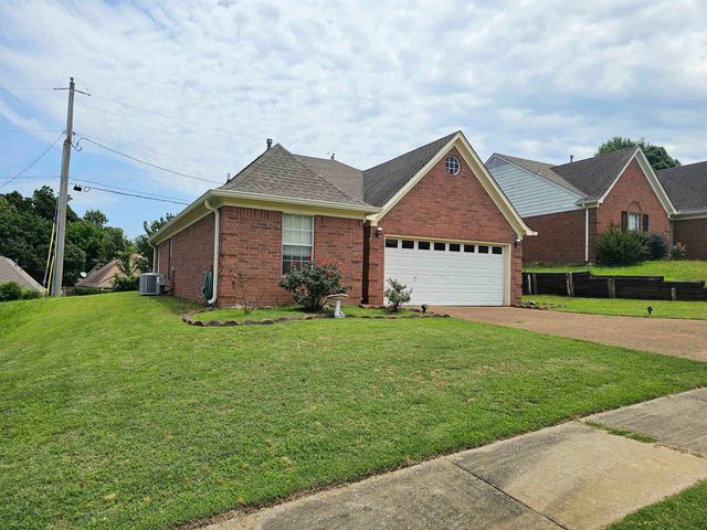 2210 STONE STREAM DR, Memphis, TN 38016