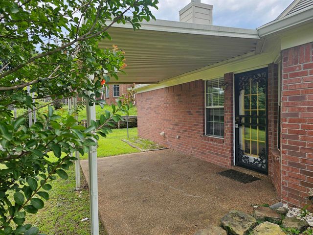 2210 STONE STREAM DR, Memphis, TN 38016