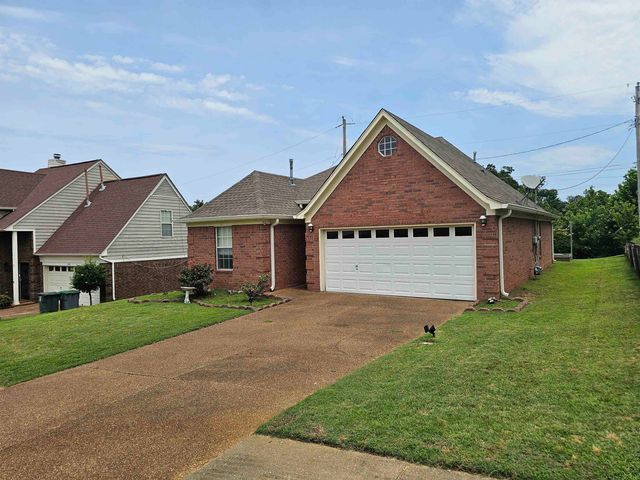 2210 STONE STREAM DR, Memphis, TN 38016