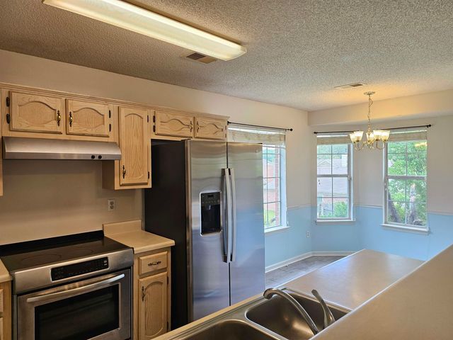 2210 STONE STREAM DR, Memphis, TN 38016