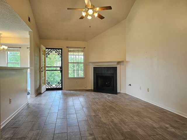 2210 STONE STREAM DR, Memphis, TN 38016