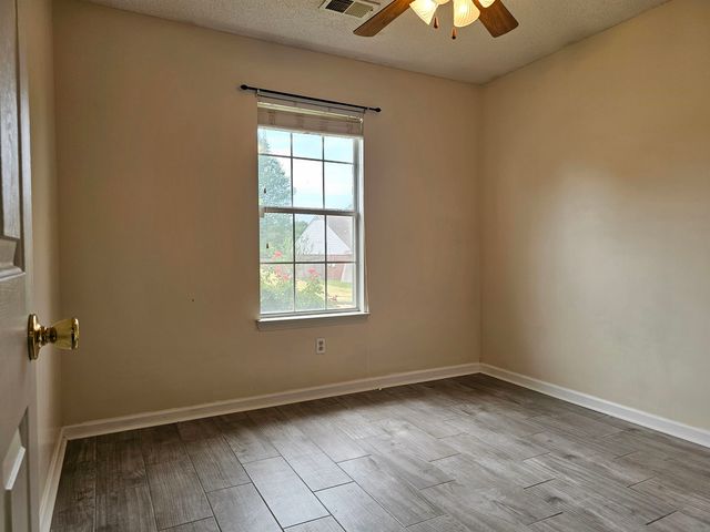 2210 STONE STREAM DR, Memphis, TN 38016
