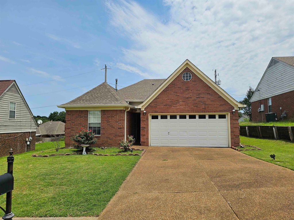 2210 STONE STREAM DR, Memphis, TN 38016
