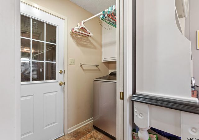 3433 Cloverdale Dr, Tyler, TX 75701