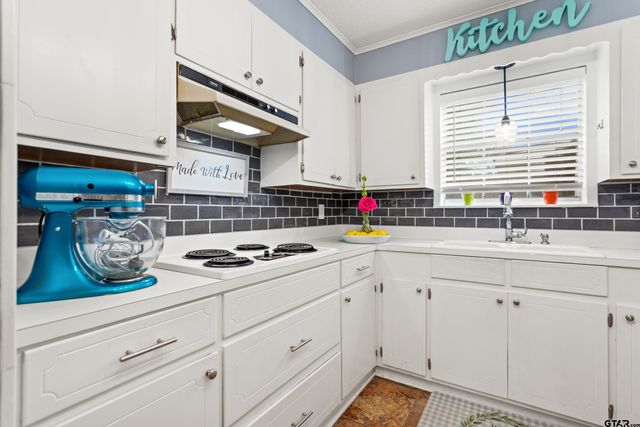 3433 Cloverdale Dr, Tyler, TX 75701