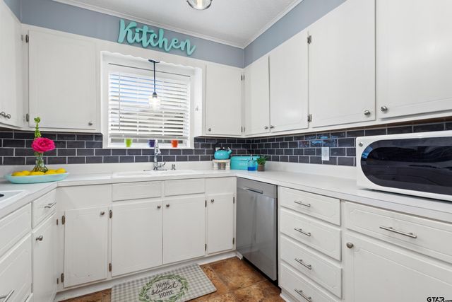 3433 Cloverdale Dr, Tyler, TX 75701