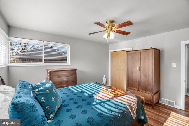 8 LAKEVILLA DR, Voorhees, NJ 08043