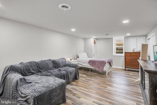 8 LAKEVILLA DR, Voorhees, NJ 08043