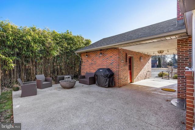 8 LAKEVILLA DR, Voorhees, NJ 08043