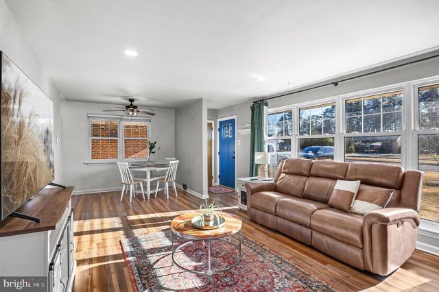 8 LAKEVILLA DR, Voorhees, NJ 08043