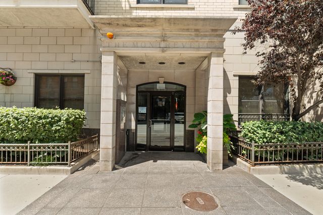 520 N Halsted Street 305, Chicago, IL 60642