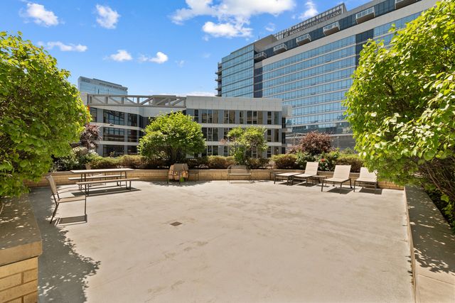 520 N Halsted Street 305, Chicago, IL 60642
