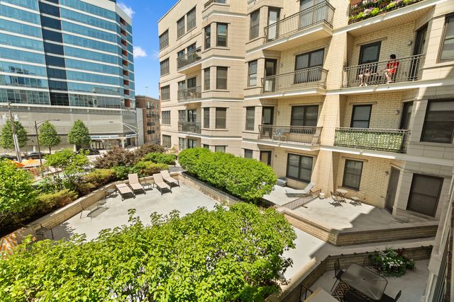 520 N Halsted Street 305, Chicago, IL 60642