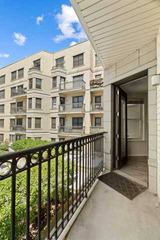 520 N Halsted Street 305, Chicago, IL 60642