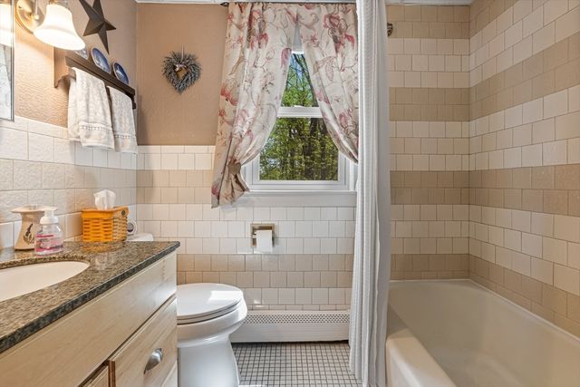 77 Center St, Ashburnham, MA 01430