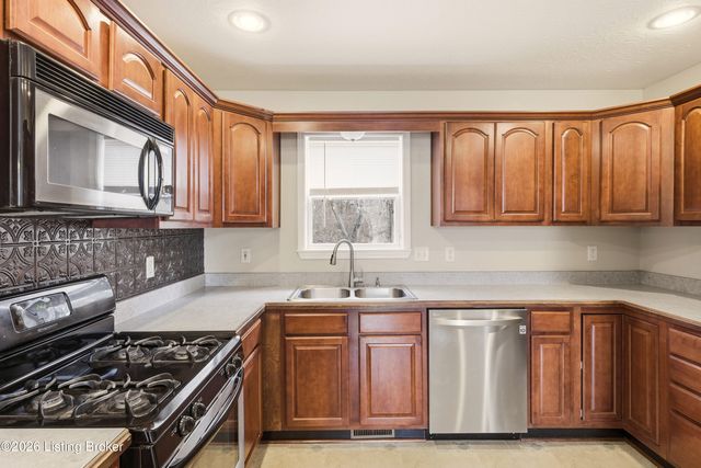 11515 Scott Mills Rd, Fairdale, KY 40118