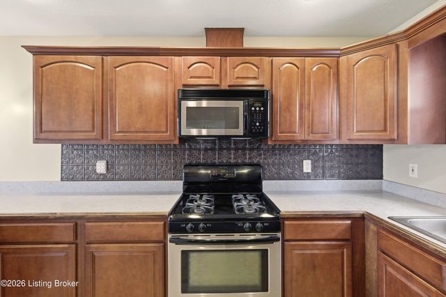 11515 Scott Mills Rd, Fairdale, KY 40118