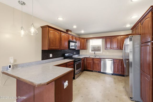 11515 Scott Mills Rd, Fairdale, KY 40118