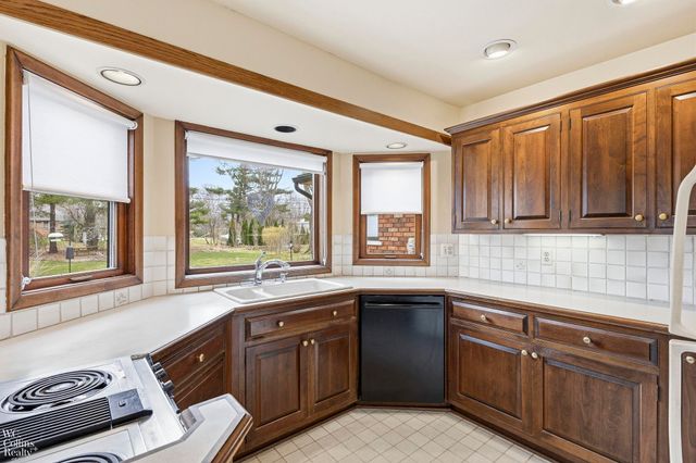 38370 Willowmere St Street, Harrison Twp, MI 48045