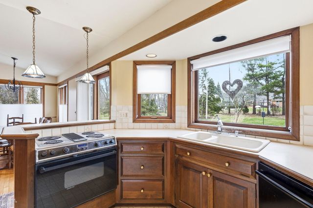 38370 Willowmere St Street, Harrison Twp, MI 48045