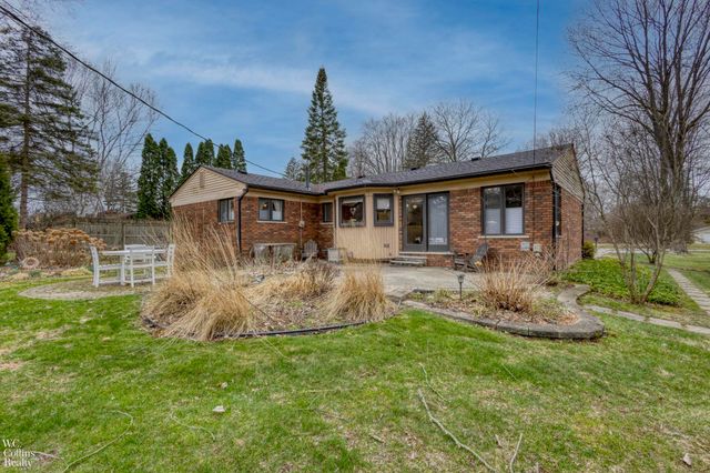 38370 Willowmere St Street, Harrison Twp, MI 48045