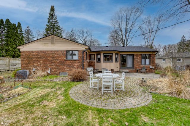 38370 Willowmere St Street, Harrison Twp, MI 48045