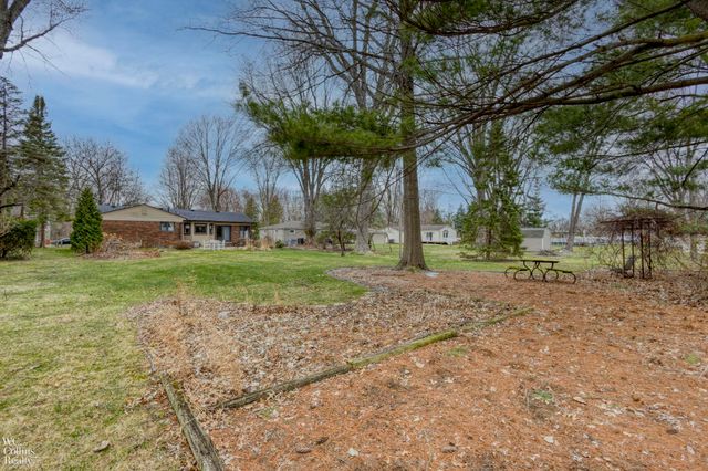 38370 Willowmere St Street, Harrison Twp, MI 48045