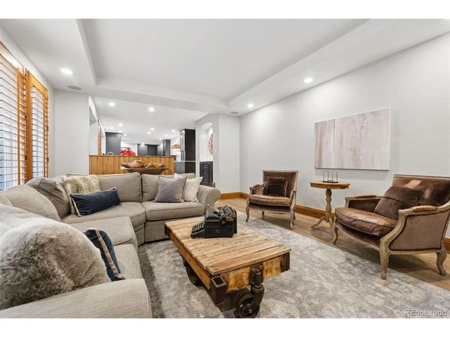 8126 S Glencoe Ct, Littleton, CO 80122