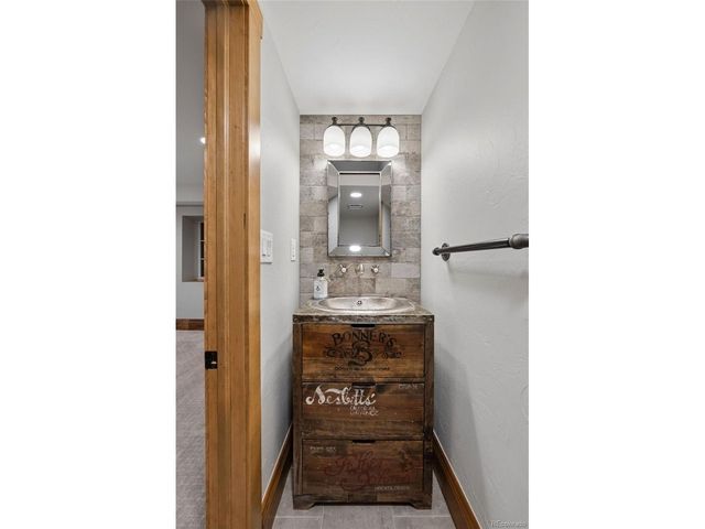 8126 S Glencoe Ct, Littleton, CO 80122