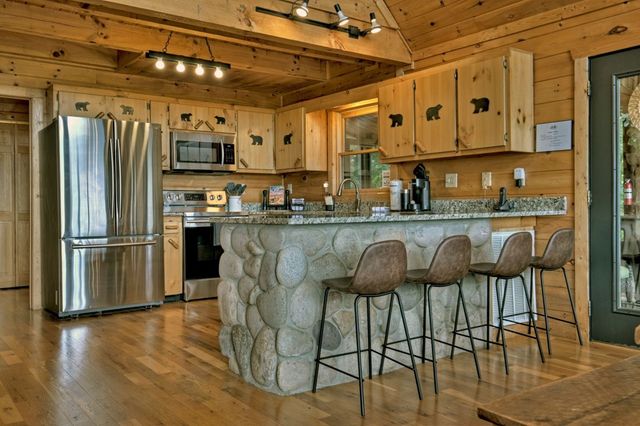 572 Sunrock Mountain Trc, Blue Ridge, GA 30513
