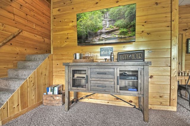 572 Sunrock Mountain Trc, Blue Ridge, GA 30513