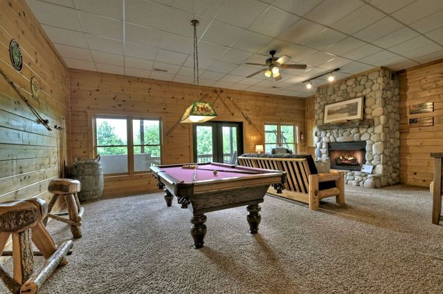 572 Sunrock Mountain Trc, Blue Ridge, GA 30513