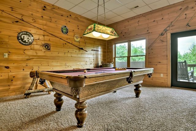 572 Sunrock Mountain Trc, Blue Ridge, GA 30513