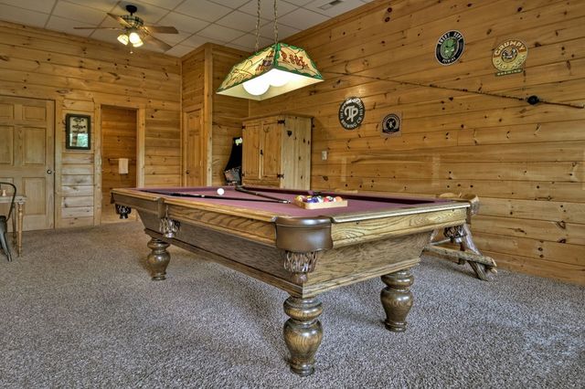 572 Sunrock Mountain Trc, Blue Ridge, GA 30513