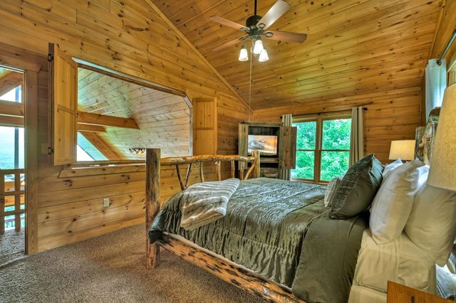 572 Sunrock Mountain Trc, Blue Ridge, GA 30513