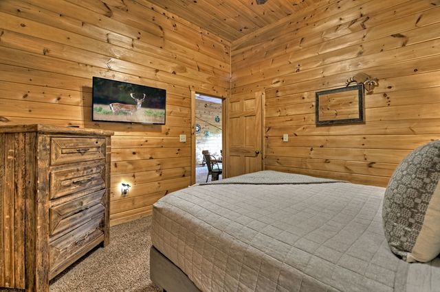 572 Sunrock Mountain Trc, Blue Ridge, GA 30513