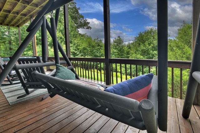 572 Sunrock Mountain Trc, Blue Ridge, GA 30513