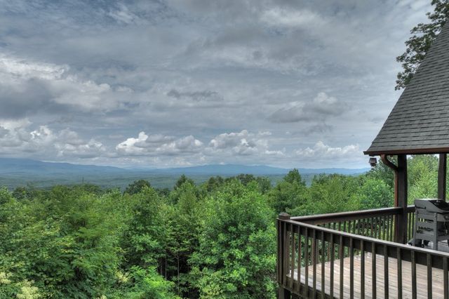 572 Sunrock Mountain Trc, Blue Ridge, GA 30513