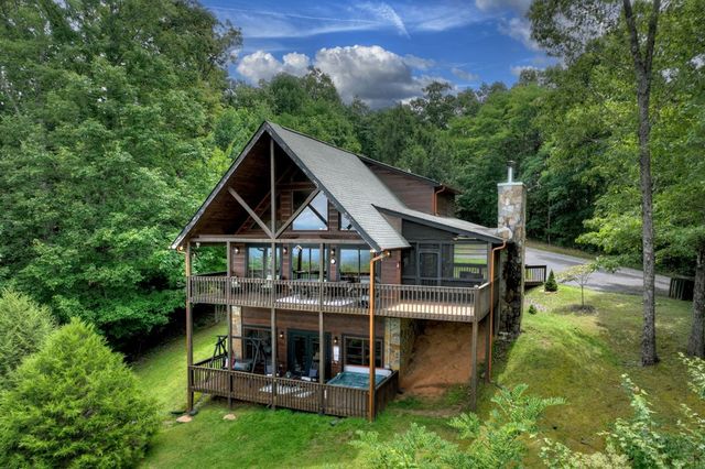 572 Sunrock Mountain Trc, Blue Ridge, GA 30513