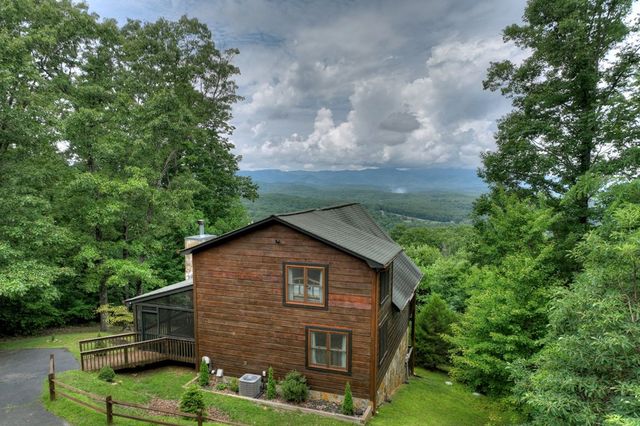 572 Sunrock Mountain Trc, Blue Ridge, GA 30513
