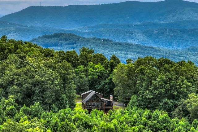 572 Sunrock Mountain Trc, Blue Ridge, GA 30513