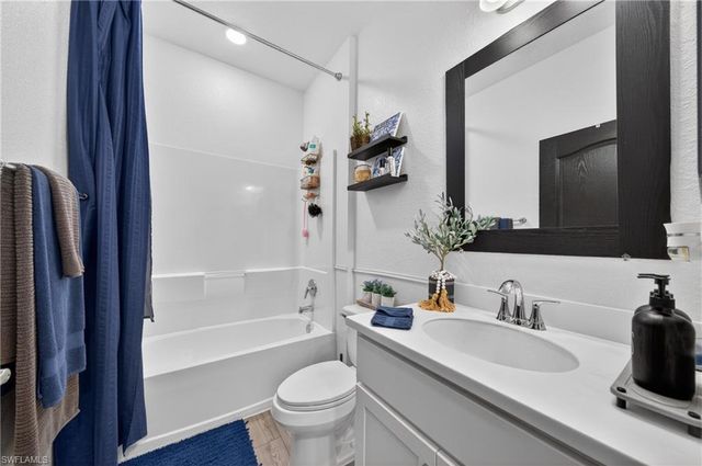 1321 NW 42nd AVE, Cape Coral, FL 33993