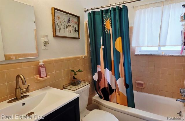 4217 Crooks Road, Royal Oak, MI 48073