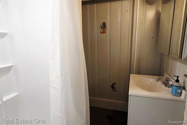 4217 Crooks Road, Royal Oak, MI 48073