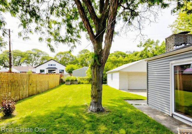 4217 Crooks Road, Royal Oak, MI 48073