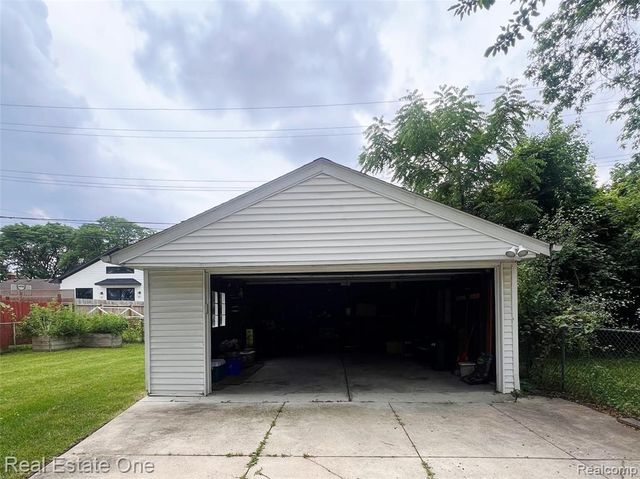 4217 Crooks Road, Royal Oak, MI 48073