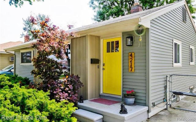 4217 Crooks Road, Royal Oak, MI 48073