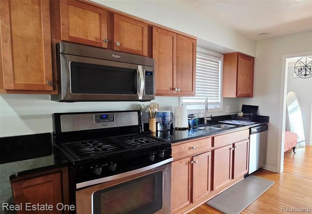 4217 Crooks Road, Royal Oak, MI 48073